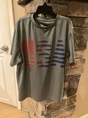 Boy’s Old Navy Active t-shirt 8
